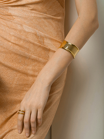 Литой браслет-манжета