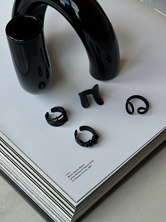 Лаконичное неглянцевое кольцо