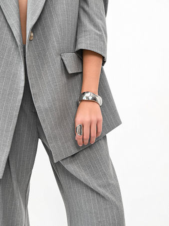 Акцентный браслет-бэнгл