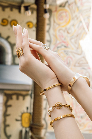 Утонченный резной браслет