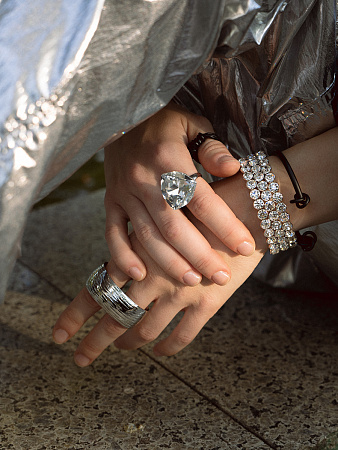Скрученное кольцо с эмалью