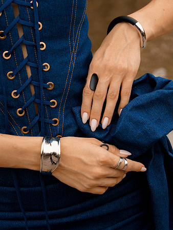 Лаконичное неглянцевое кольцо