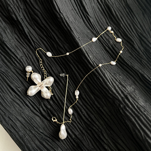 Асимметричные серьги с жемчугом Асимметричные серьги с жемчугом