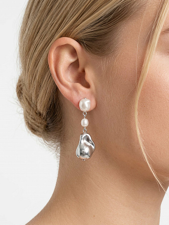 Изящные серьги с перламутром