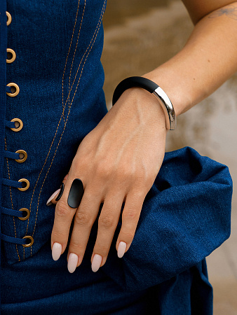 Лаконичное неглянцевое кольцо