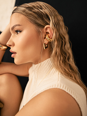 Объемный стэйтмент-кафф