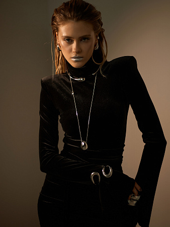 Тонкая цепь с кулоном-каплей