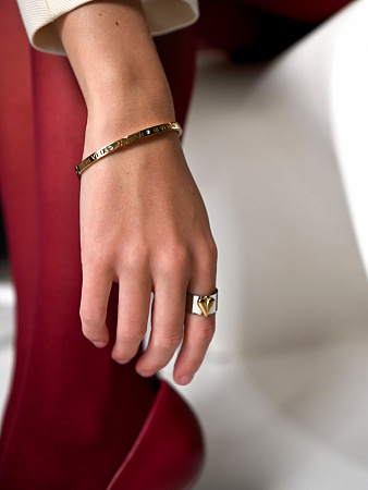 Романтичное двухцветное кольцо