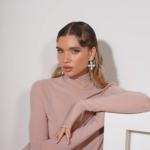 Асимметричные серьги с жемчугом Асимметричные серьги с жемчугом