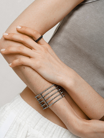 Лаконичное сияющее кольцо