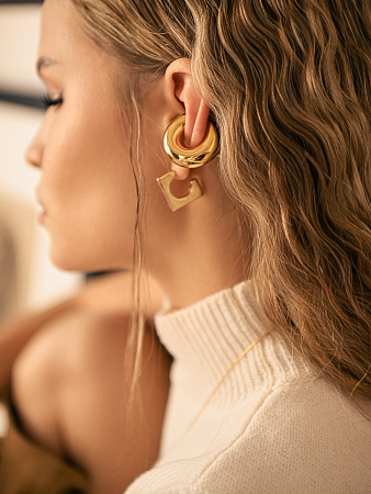 Объемный стэйтмент-кафф