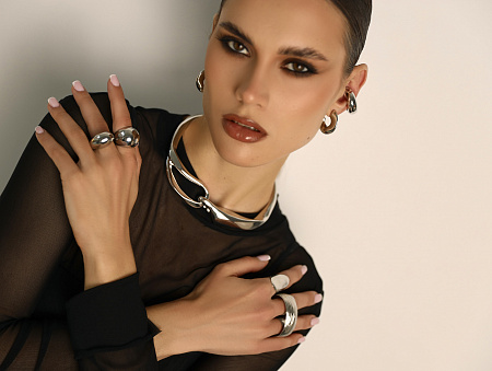 Закрученное объемное кольцо