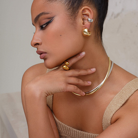 Скрученное объемное кольцо