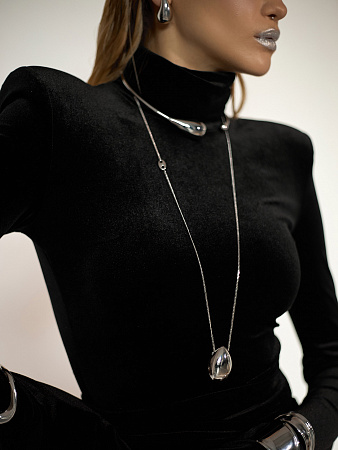 Тонкая цепь с кулоном-каплей