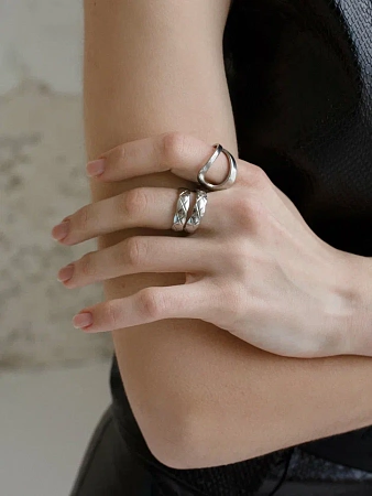 Лаконичное кольцо с фактурой