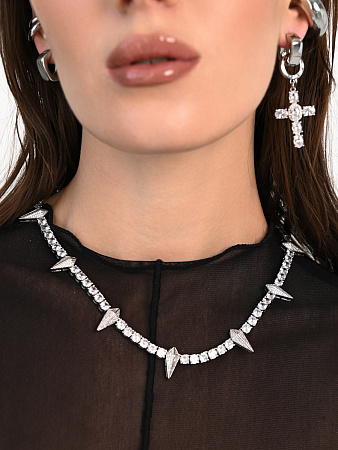 Готичное колье с шипами