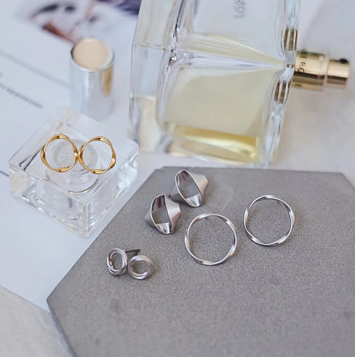 Геометричные 3-D серьги Геометричные 3-D серьги