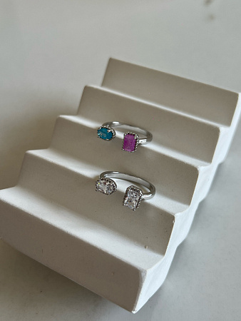 Лаконичное кольцо с цирконами