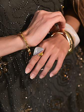 Акриловый браслет-бэнгл