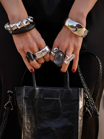 Лаконичное неглянцевое кольцо