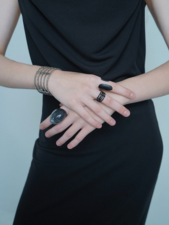 Лаконичное неглянцевое кольцо