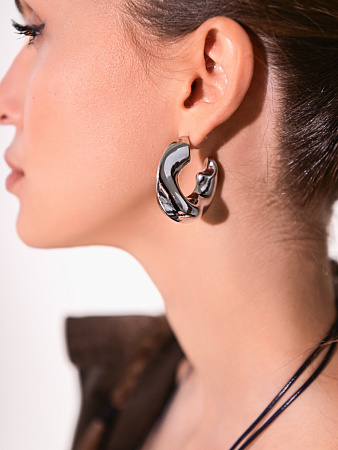 Объемные изогнутые серьги-кольца