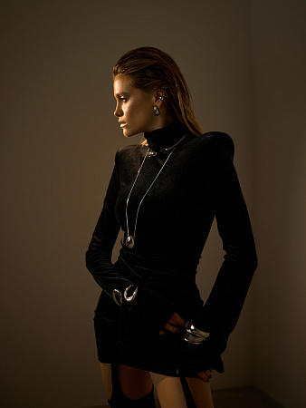 Тонкая цепь с кулоном-каплей