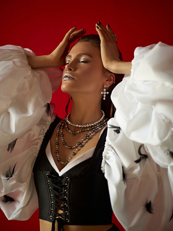 Искристый чокер с кристаллами