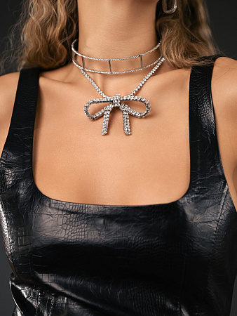 Сверкающее колье с бантом