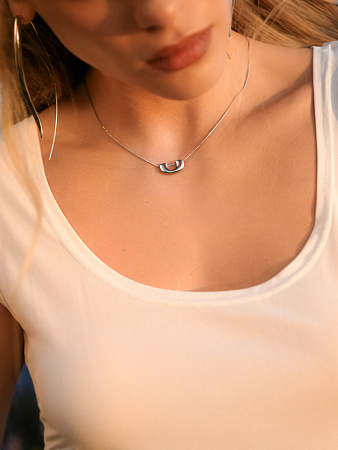 Аутентичный чокер с кулоном