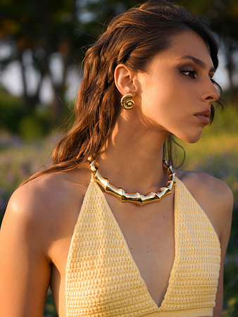 Броское крученное колье