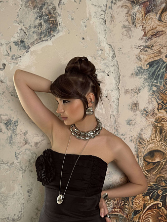 Тонкая цепь с кулоном-каплей