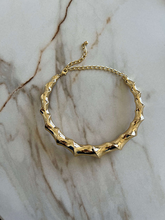 Броское крученное колье