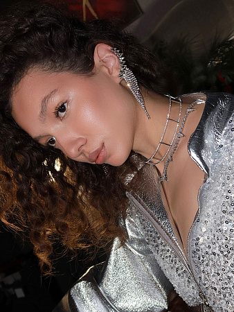 Готичное колье с шипами